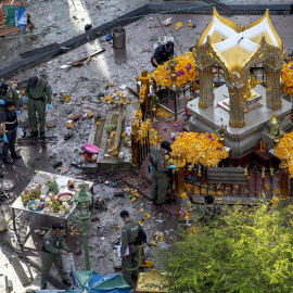 Más de 20 turistas chinos han resultado heridos tras la explosión en el centro de Bangkok./ REUTERS