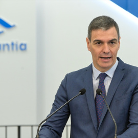 Pedro Sánchez interviene durante su visita a las instalaciones del astillero de Navantia, a 24 de enero de 2024, en Ferrol.