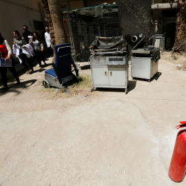 Imagen de las incubadoras calcinadas a la salida del hospital de Bagdad/REUTERS