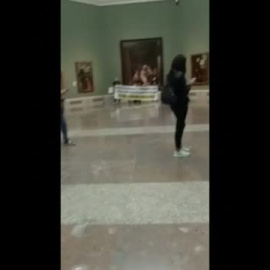 Un grupo de víctimas del aceite de colza se encierra en el museo del Prado y amenaza "con retransmitir en directo su descanso eterno"