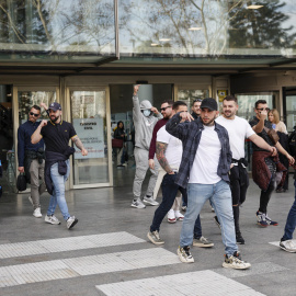 Els processats per les agressions de la manifestació del 9 d'octubre de 2017 a València sortint de la vista