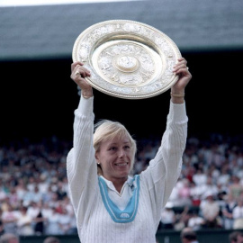 La extenista estadounidense Martina Navratilova tras ganar el torneo de Wimbledon en 1985. REUTERS