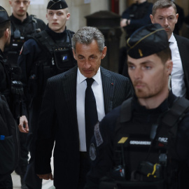 El expresidente francés, Nicolas Sarkozy, llegando al Palacio de Justicia de París para conocer su veredicto.