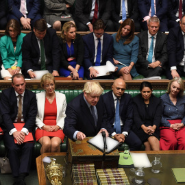 Imagen del primer ministro británico, Boris Johnson, en la Cámara de los Comunes, en la primera sesión tras la decisión de la Corte Suprema que declaró ilegal la suspensión del Parlamento de Westminster. EFE/EPA/JESSICA TAYLOR / UK PARLIAME