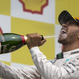 Hamilton celebra la victoria. REUTERS