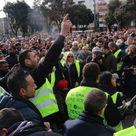 Assemblea de taxistes d'aquest dimecres a la plaça Catalunya de Barcelona per decidir si desconvoquen la vaga. Miquel Coldolar