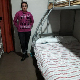 Sole B. B. lleva dos semanas viviendo en un albergue cuya habitación le cuesta más de lo que ingresa cada mes gracias a un salario asistencial.