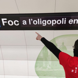 Un dels cartells reivindicatius, a la parada de metro de Foc