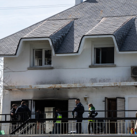 Varios agentes de la Policía Nacional en la Residencia Juan XXIII de Aravaca, donde se produjo el incendio, a 18 de febrero de 2024.