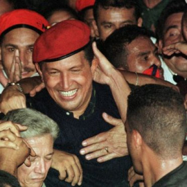 Hugo Chávez tras una victoria electoral.