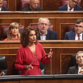 La ministra de Hacienda en funciones, María Jesús Montero, responde a las preguntas de los grupos parlamentarios del Congreso, durante la sesión de control al Gobierno en funciones. E.P./Eduardo Parra