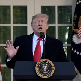 25/01/2019.- El presidente estadounidense, Donald Trump, a su llegada este viernes para ofrecer declaraciones en la Casa Blanca, en Washington, DC (EE.UU.). Trump anunció este viernes un pacto provisional con el Congreso para la reapertura 