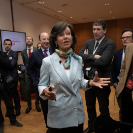 La presidenta del Banco Santander, Ana P. Botíon, en un encuentro con periodistas previo a la junta de accionistas de la entidad. REUTERS/Eloy Alonso