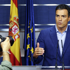 El líder del PSOE, Pedro Sánchez, durante la rueda de prensa que ha ofrecido en el Congreso tras la reunión de la Ejecutiva y la dirección del grupo parlamentario socialista. EFE/Mariscal