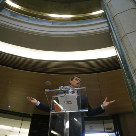 El líder de Ciudadanos, Albert Rivera, durante la rueda de prensa que ha ofrecido tras la reunión con el presidente del PP, Mariano Rajoy. EFE/Juan Carlos Hidalgo