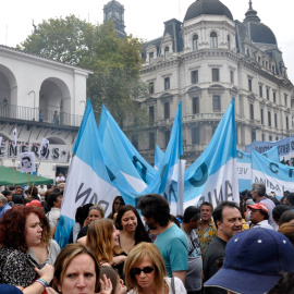 Vista general de la manifestación celebrada en Buenos Aires para conmemorar el 42 aniversario del golpe de Estado.