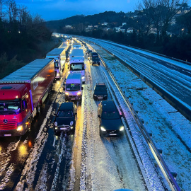 Vehicles aturats a l'AP-/ a Vallgorguina per una calamarsada.