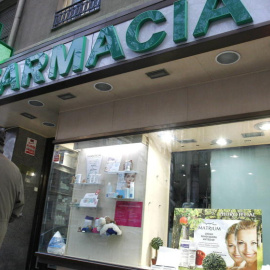 Fachada de un establecimiento farmacéutico