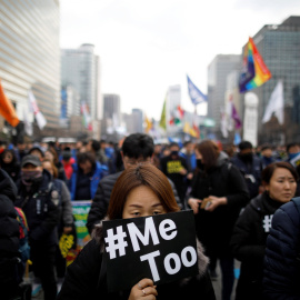 Protesta como parte del movimiento #MeToo en el Día Internacional de la Mujer en Seúl. REUTERS