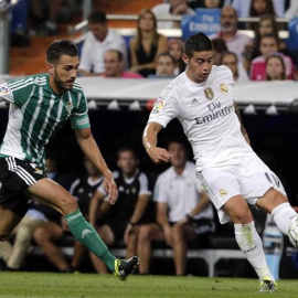 James durante un momento del partido. / ZIPI (EFE)