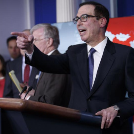 Steven Mnuchin, secretario del Tesoro, habla durante una conferencia de prensa en la sala Brady de la Casa Blanca. /EFE