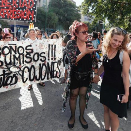 03/10/2019.- La activista María Alyokhina (d), acompaña y apoya a Antonia Ávalos (c), una de las tres mujeres que se enjuician. EFE/ José Manuel Vidal