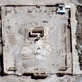 Imagen de la ONU desde satélite de la ciudad antigua de Palmira en el centro de Siria antes (arriba) y después (abajo) de la destrucción del antiguo templo de Bel por parte del Estado Islámico. REUTERS