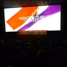 Una imagen del boicot de España 2000 a la película de Amenábar en una sala de València.