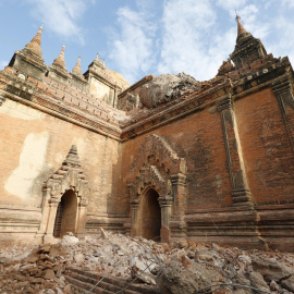 Fotografía de los daños en la entrada al templo Sulamani en Bagan, al sur de Mandalay (Birmania), tras el terremoto de 6,8 grados que afectó la región central del país. EFE/HEIN HTET