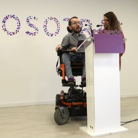 Los portavoces de Podemos, Pablo Echenique y Noelia Vera durante la rueda de prensa posterior a la reunión del Consejo de Coordinación del partido celebrada en Madrid. EFE/Ballesteros