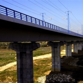 Viaducto de una línea AVE. ADIF/ALONSO SERRANO SUÁREZ