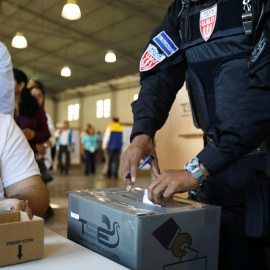 El Salvador celebra elecciones presidenciales bajo un fuerte dispositivo de seguridad./REUTERS