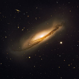 En esta galaxia espiral NGC 3190, con forma de patata frita, se produjeron dos explosiones estelares tipo supernova que se pueden observar actualmente./ESO