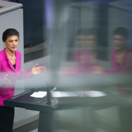 La líder del partido Alianza Sahra Wagenknecht, Sahra Wagenknecht, habla durante una sesión de la cámara baja del parlamento, Bundestag, en Berlín, Alemania.