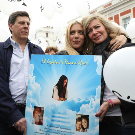 Los padres y la hermana de Diana Quer durante una manifestación en Madrid para rechazar la derogación de la presión permanente revisable. /EFE