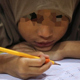 Foto de archivo de una alumna en una clase de Kajang. / REUTERS