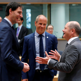 Foto de archivo de los ministros de Finanzas de Holanda, Wopke Hoekstra,  de Estonia, Toomas Toniste, y de Alemania, Olaf Scholz, en una reunión del Eurogrupo en Bruselas. REUTERS / Yves Herman