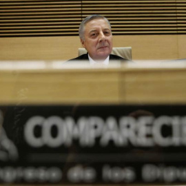 El exministro de Fomento José Blanco en la comisión de investigación del accidente ferroviario del Alvia en Angrois (Santiago de Compostela). (JUAN CARLOS HIDALGO | EFE)