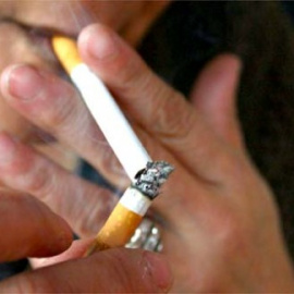 Hace medio siglo los fumadores consumían más tabaco que hoy. / EFE