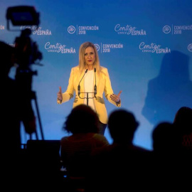 La presidenta de la Comunidad de Madrid, Cristina Cifuentes, durante su intervención en la convención nacional del Partido Popular, hoy en Sevilla. /EFE