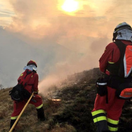 Cantabria registra casi medio centenar de incendios forestales activos, la mayoría provocados | EFE