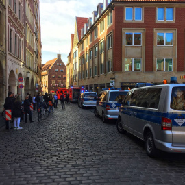 Atropello en Münster. Primeros auxilios llegan al lugar / AFP