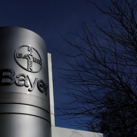 El logo de Bayer en su planta en la localidad germana de Wuppertal. REUTERS/Ina Fassbender