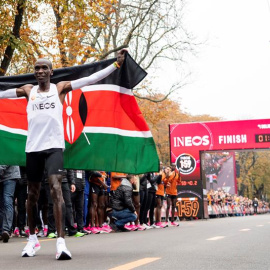 Eliud Kipchoge tras finalizar la maratón. EFE/EPA/CHRISTIAN BRUNA