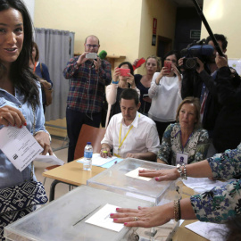 Begoña Villacís votando el 24 de Mayo de 2015.