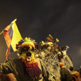 Manifestantes celebran en Quito el acuerdo logrado entre el Gobierno e indígenas que termina con las protestas en el país. EFE/ Bienvenido Velasco