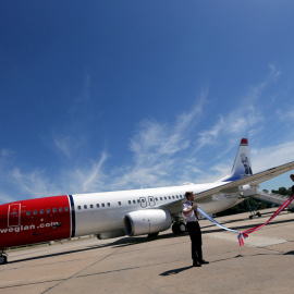 Unavión de la aerolínea de bajo coste Norwegian Air en el aeropuerto Ezeiza de Buenos Aires. REUTERS/Marcos Brindicci