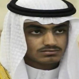 Captura de vídeo facilitada en 2018 por la Agencia Central de Inteligencia estadounidense (CIA) de Hamza bin Laden, uno de los hijos del difunto líder de Al Qaeda, Osama bin Laden. EFE