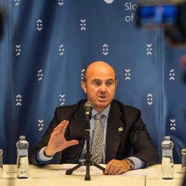 El ministro de Economía en funciones, Luis de Guidos, el pasado viernes, tras la reunión de los ministros de Finanzas de la UE (Ecofin) en Bratislava (Eslovaquia). EFE/EPA/FILIP SINGER