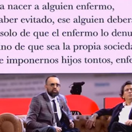 Arcadi Espada, en 'Chester', el programa de Risto Mejide, bajo un extracto de su polémica columna sobre el aborto y los niños con síndrome de Down.